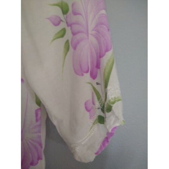White Summer Top W/ Lavender Flowets - Picture 5 of 5